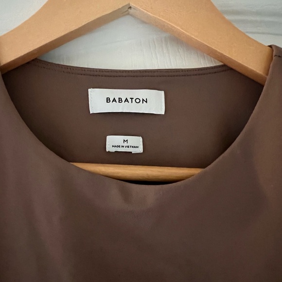 Aritzia Babaton Cropped Contour T Shirt in M - Picture 2 of 3